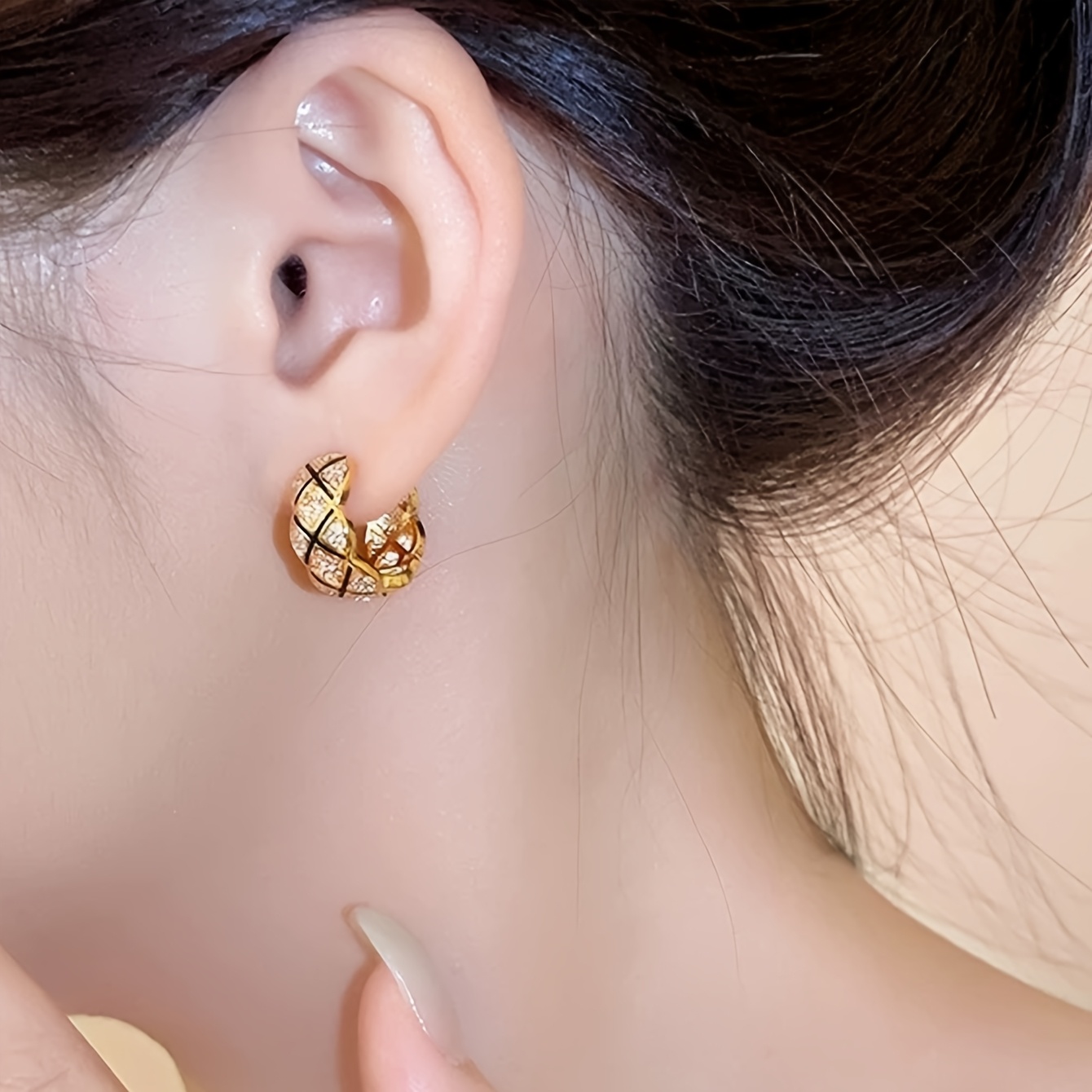 Fashionable Irregular-Shaped Copper H Alloy Hoop Earrings